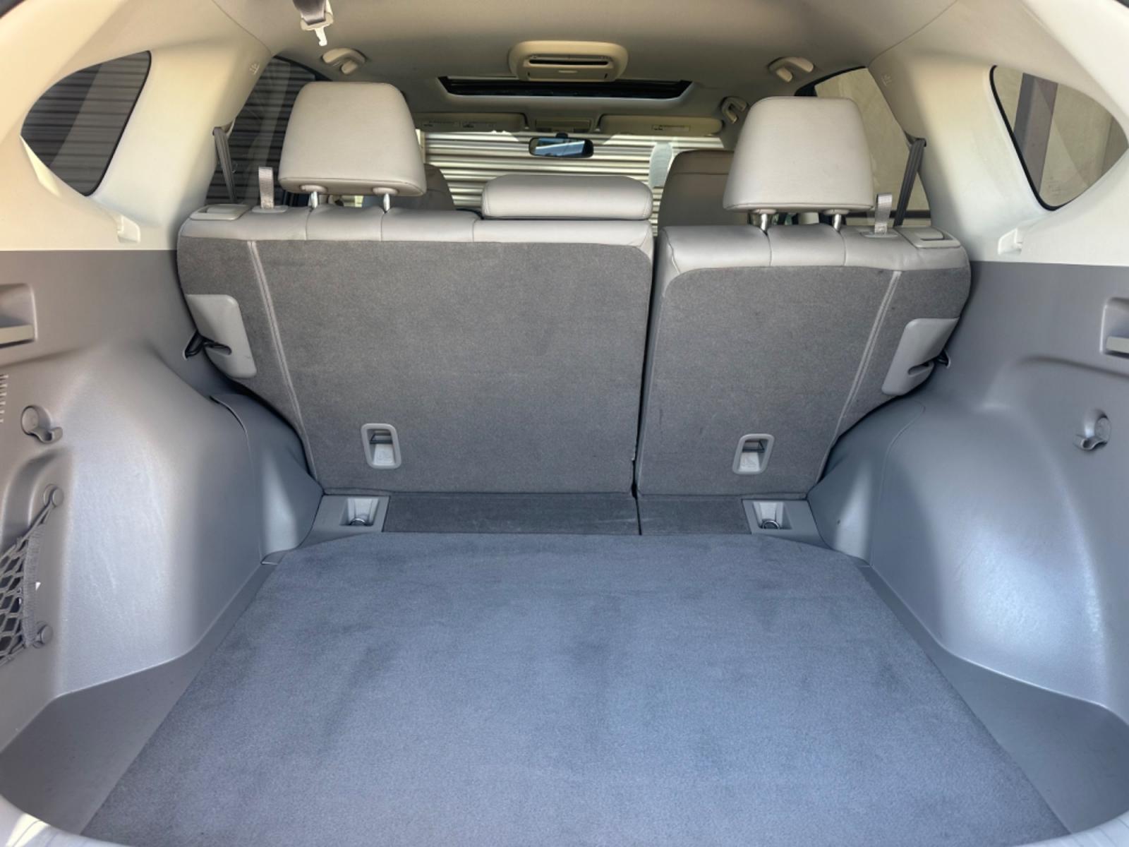 2012 Gray /Gray Honda CR-V LEATHER (2HKRM3H74CH) with an 4 Cylinder engine, Automatic transmission, located at 30 S. Berkeley Avenue, Pasadena, CA, 91107, (626) 248-7567, 34.145447, -118.109398 - Photo #29